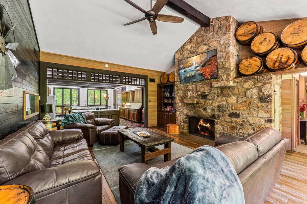 Bourbon Hollow Lodge With Hot Tub And Pool Plus Game Room Only 5 Min To Downtown Gatlinburg Esterno foto