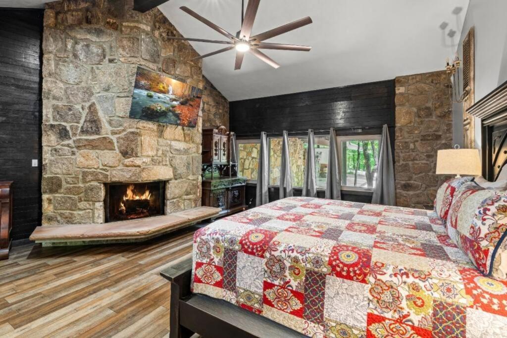 Bourbon Hollow Lodge With Hot Tub And Pool Plus Game Room Only 5 Min To Downtown Gatlinburg Esterno foto