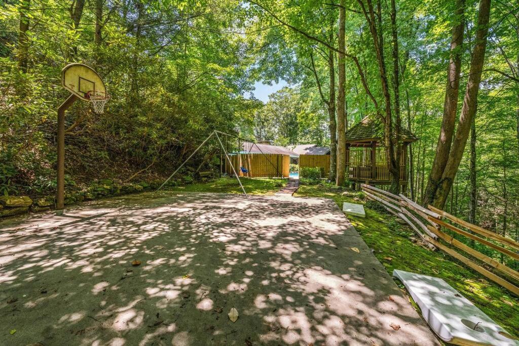 Bourbon Hollow Lodge With Hot Tub And Pool Plus Game Room Only 5 Min To Downtown Gatlinburg Esterno foto