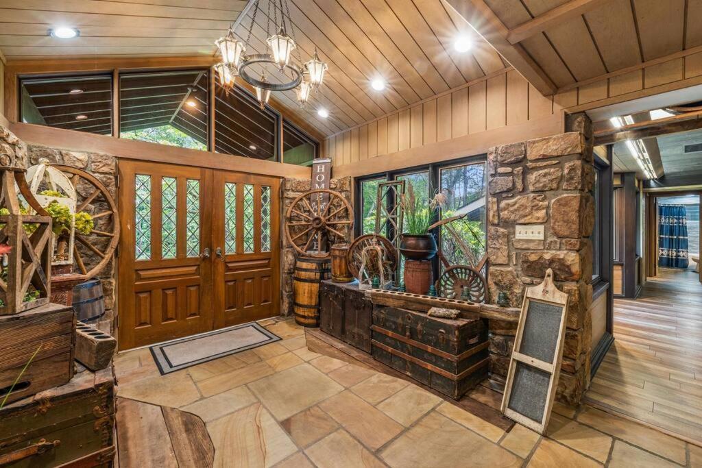 Bourbon Hollow Lodge With Hot Tub And Pool Plus Game Room Only 5 Min To Downtown Gatlinburg Esterno foto