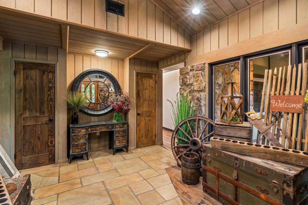 Bourbon Hollow Lodge With Hot Tub And Pool Plus Game Room Only 5 Min To Downtown Gatlinburg Esterno foto