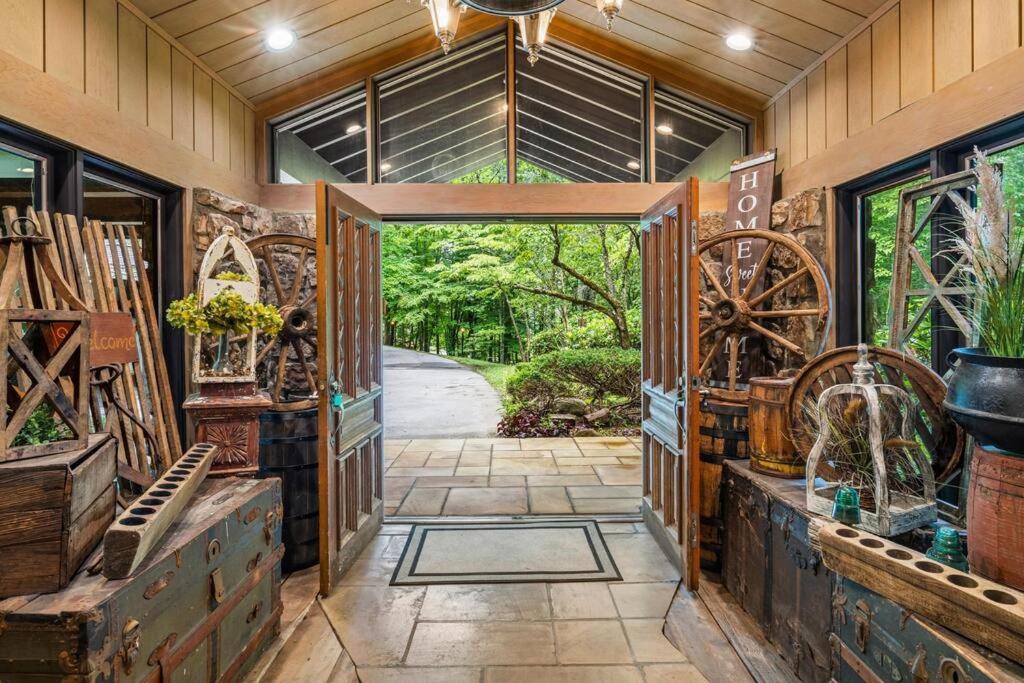 Bourbon Hollow Lodge With Hot Tub And Pool Plus Game Room Only 5 Min To Downtown Gatlinburg Esterno foto