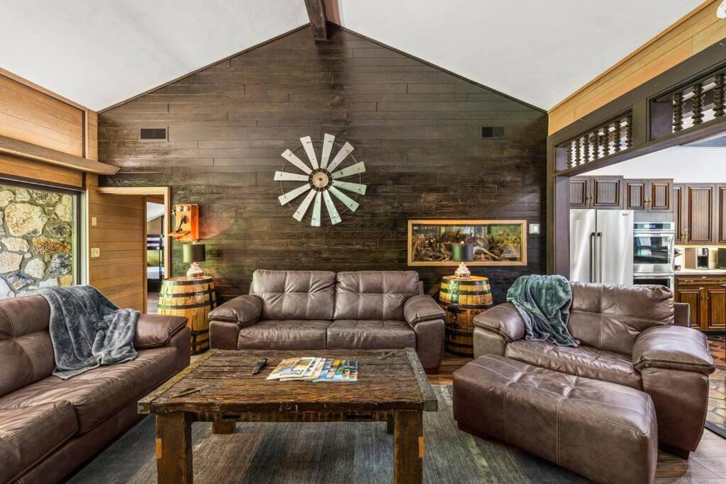 Bourbon Hollow Lodge With Hot Tub And Pool Plus Game Room Only 5 Min To Downtown Gatlinburg Esterno foto