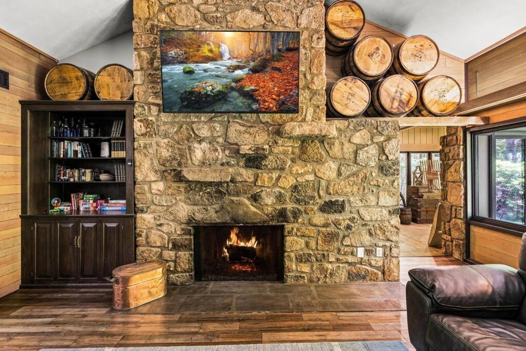 Bourbon Hollow Lodge With Hot Tub And Pool Plus Game Room Only 5 Min To Downtown Gatlinburg Esterno foto