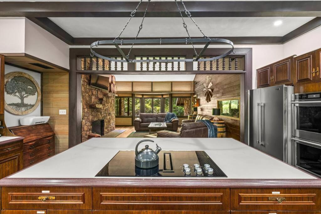 Bourbon Hollow Lodge With Hot Tub And Pool Plus Game Room Only 5 Min To Downtown Gatlinburg Esterno foto