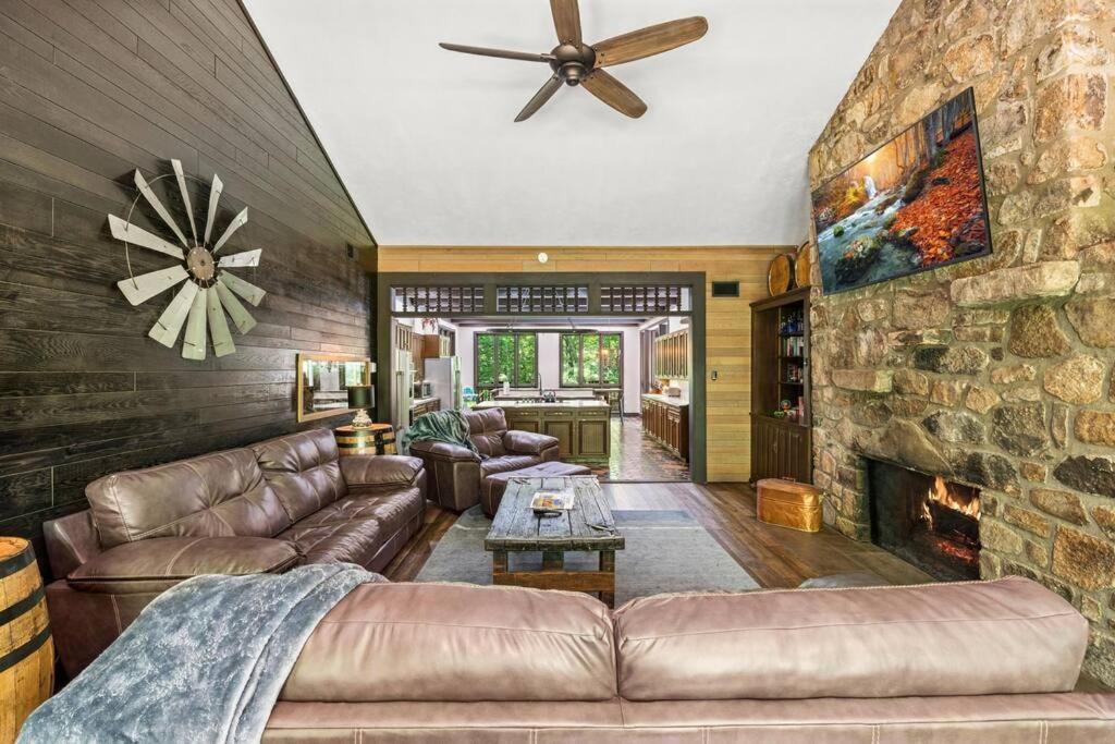 Bourbon Hollow Lodge With Hot Tub And Pool Plus Game Room Only 5 Min To Downtown Gatlinburg Esterno foto
