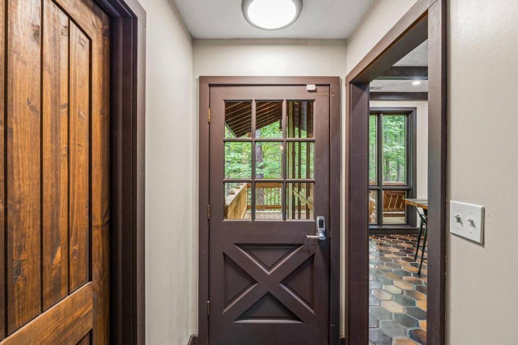 Bourbon Hollow Lodge With Hot Tub And Pool Plus Game Room Only 5 Min To Downtown Gatlinburg Esterno foto