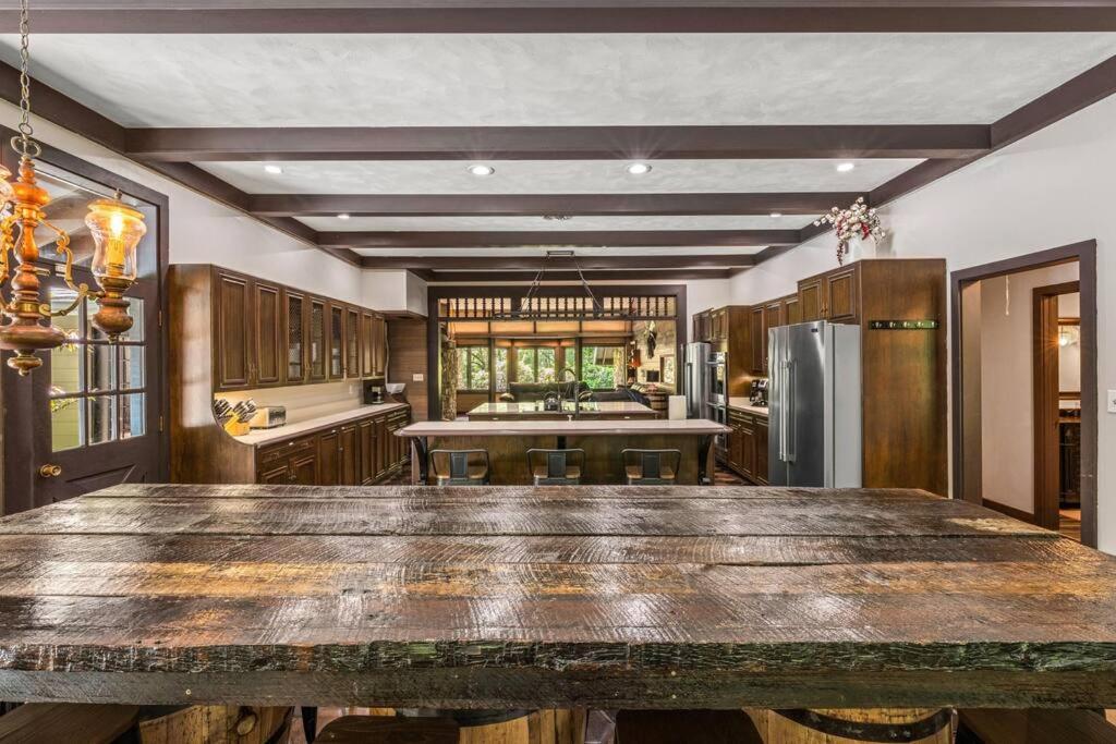 Bourbon Hollow Lodge With Hot Tub And Pool Plus Game Room Only 5 Min To Downtown Gatlinburg Esterno foto