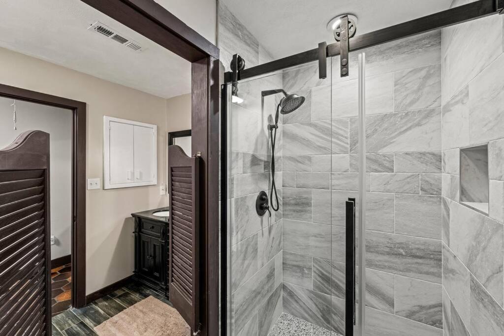 Bourbon Hollow Lodge With Hot Tub And Pool Plus Game Room Only 5 Min To Downtown Gatlinburg Esterno foto
