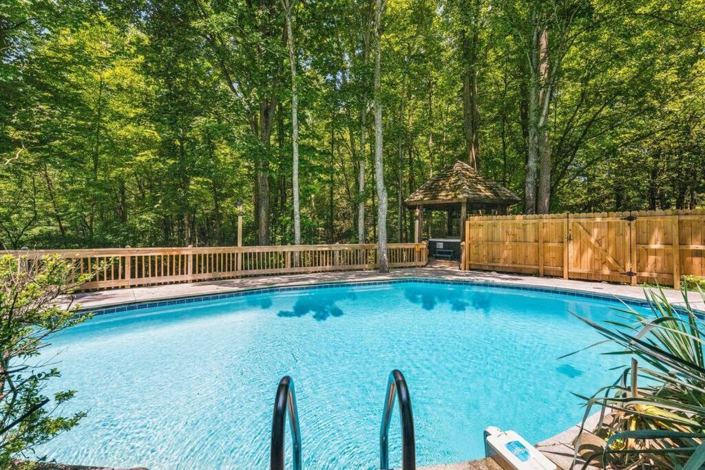 Bourbon Hollow Lodge With Hot Tub And Pool Plus Game Room Only 5 Min To Downtown Gatlinburg Esterno foto