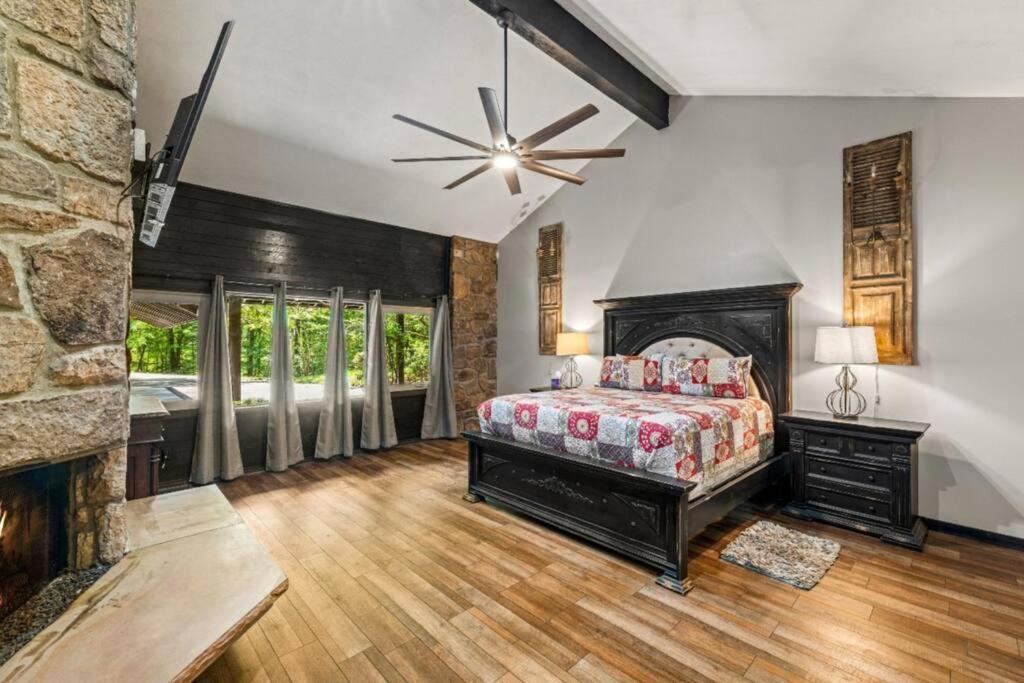 Bourbon Hollow Lodge With Hot Tub And Pool Plus Game Room Only 5 Min To Downtown Gatlinburg Esterno foto