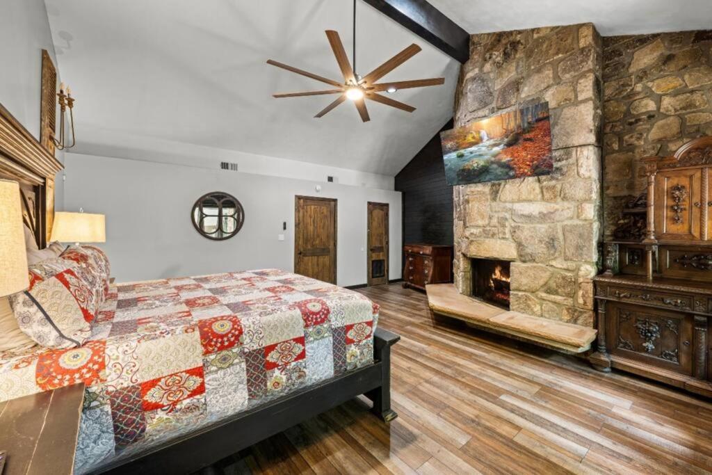 Bourbon Hollow Lodge With Hot Tub And Pool Plus Game Room Only 5 Min To Downtown Gatlinburg Esterno foto