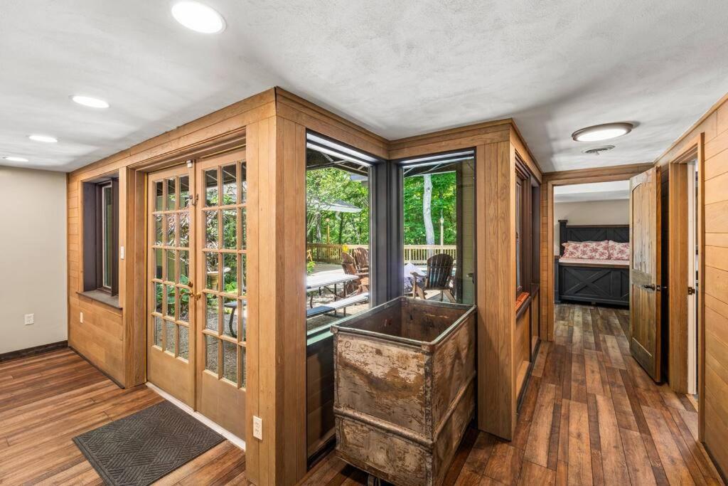 Bourbon Hollow Lodge With Hot Tub And Pool Plus Game Room Only 5 Min To Downtown Gatlinburg Esterno foto