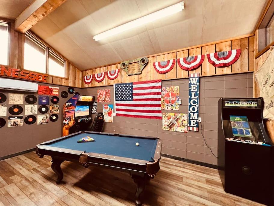 Bourbon Hollow Lodge With Hot Tub And Pool Plus Game Room Only 5 Min To Downtown Gatlinburg Esterno foto