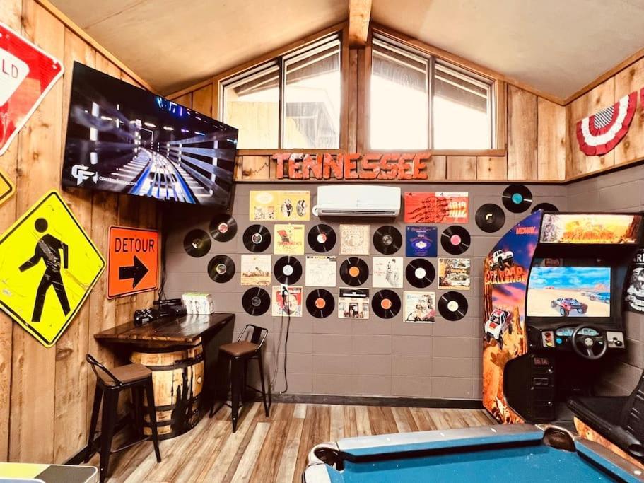 Bourbon Hollow Lodge With Hot Tub And Pool Plus Game Room Only 5 Min To Downtown Gatlinburg Esterno foto