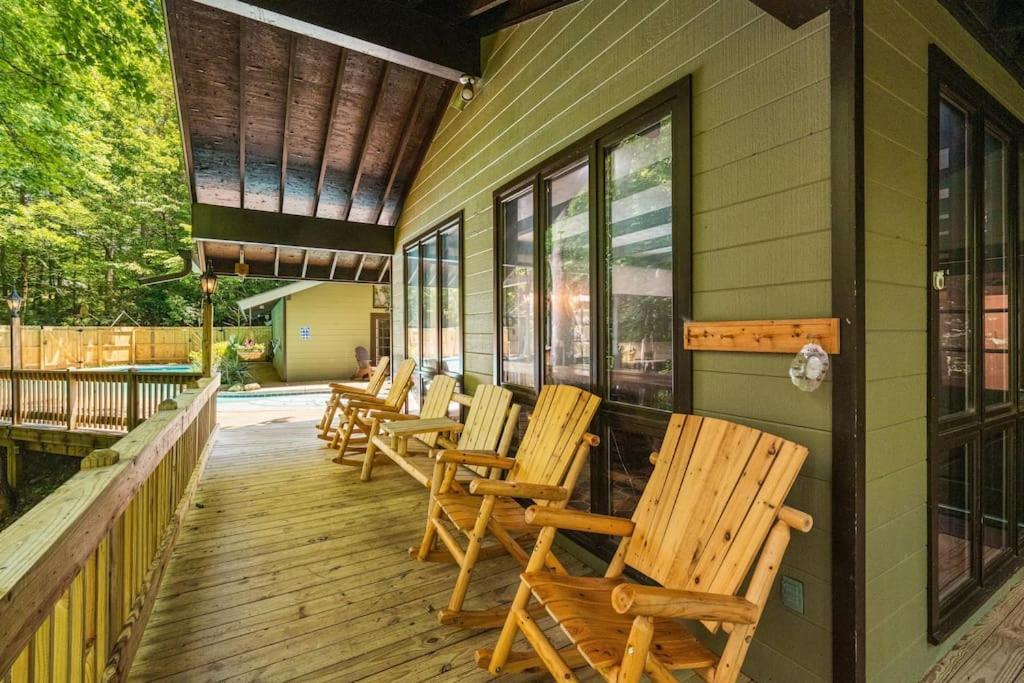 Bourbon Hollow Lodge With Hot Tub And Pool Plus Game Room Only 5 Min To Downtown Gatlinburg Esterno foto