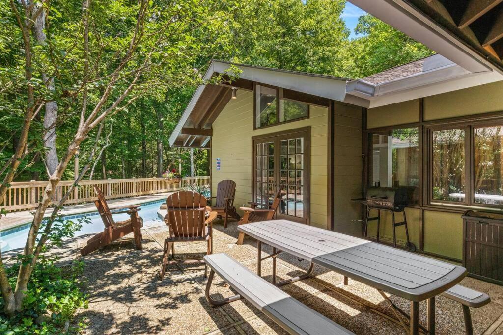 Bourbon Hollow Lodge With Hot Tub And Pool Plus Game Room Only 5 Min To Downtown Gatlinburg Esterno foto