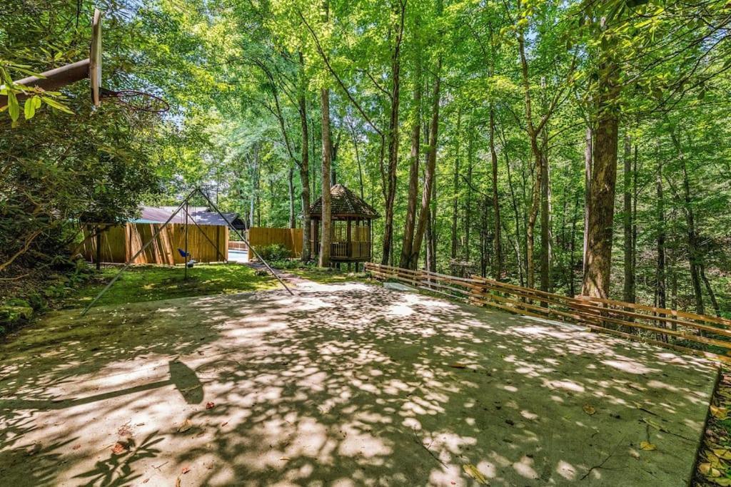 Bourbon Hollow Lodge With Hot Tub And Pool Plus Game Room Only 5 Min To Downtown Gatlinburg Esterno foto