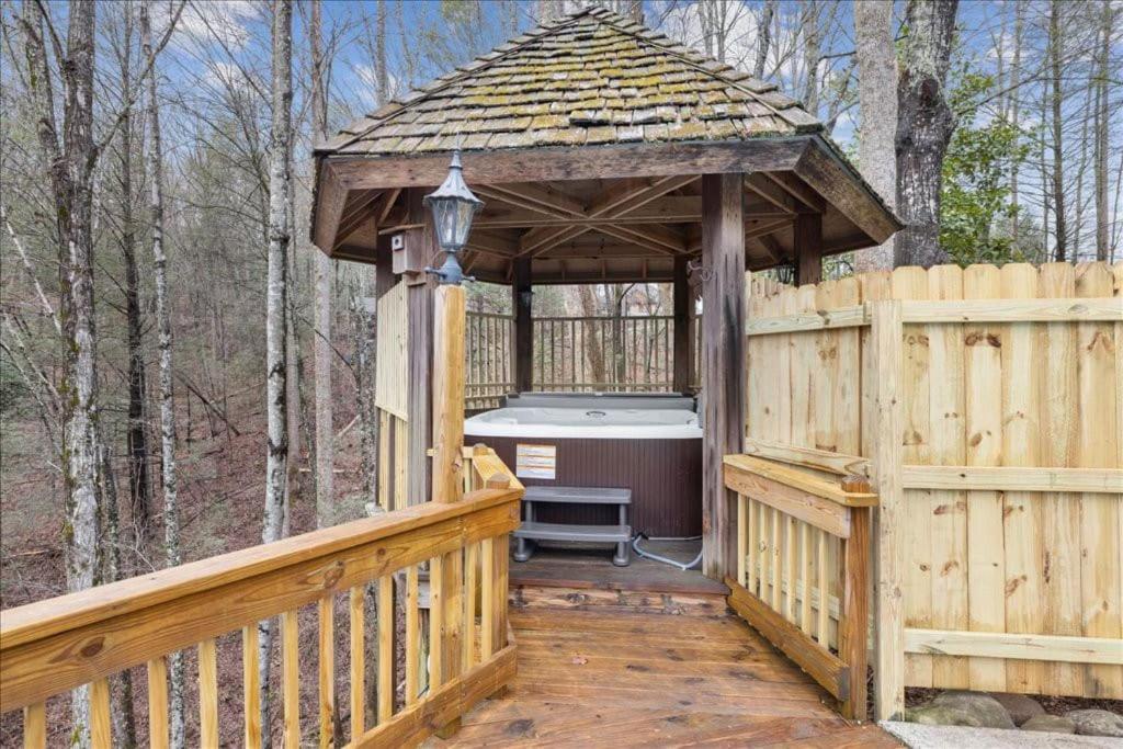 Bourbon Hollow Lodge With Hot Tub And Pool Plus Game Room Only 5 Min To Downtown Gatlinburg Esterno foto