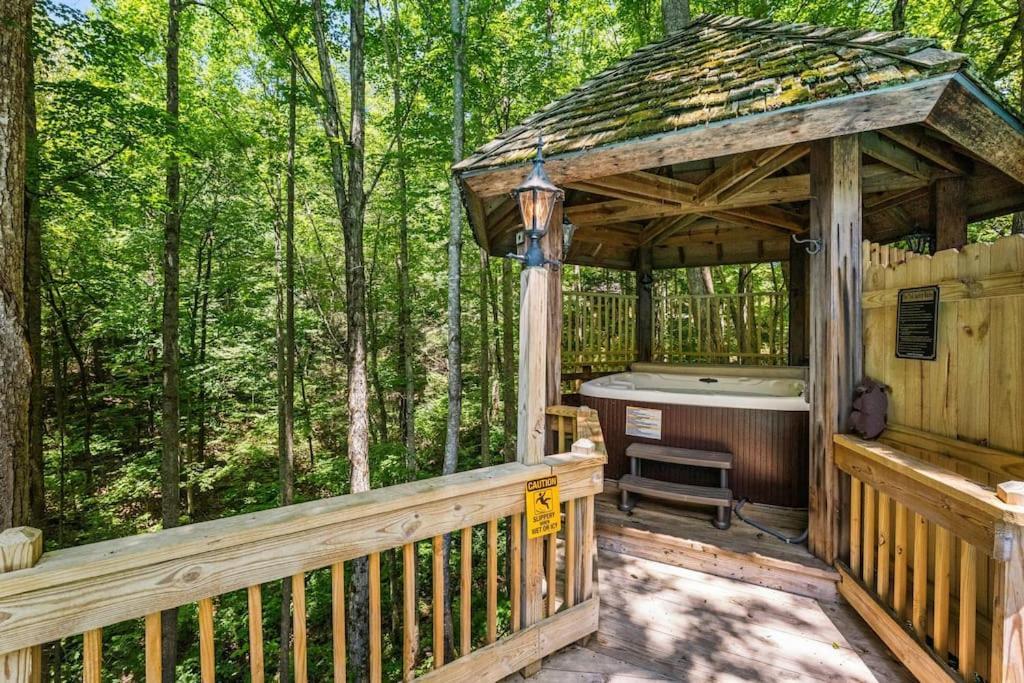 Bourbon Hollow Lodge With Hot Tub And Pool Plus Game Room Only 5 Min To Downtown Gatlinburg Esterno foto